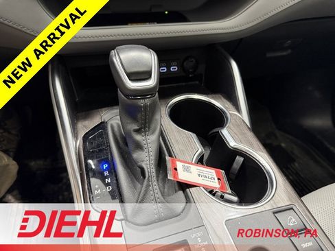 Used 2024 Toyota Highlander Limited image 35
