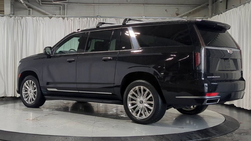 Used 2023 Cadillac Escalade ESV Premium Luxury AWD/4WD image 8