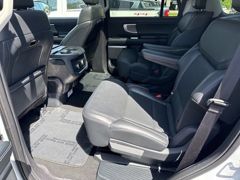 Used 2025 Ford Expedition Platinum AWD/4WD image 18