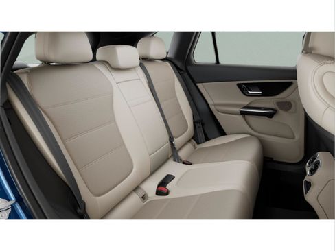 Used 2026 Mercedes-Benz GLC 300 image 43