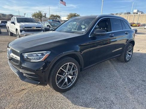 Used 2022 Mercedes-Benz GLC 300 SUV image 2