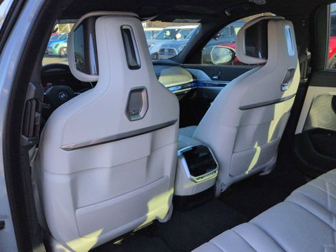 Certified 2023 BMW i7 xDrive60 w/ Executive Package 2 image 19