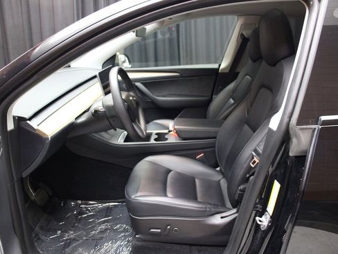 Used 2022 Tesla Model Y Long Range image 11