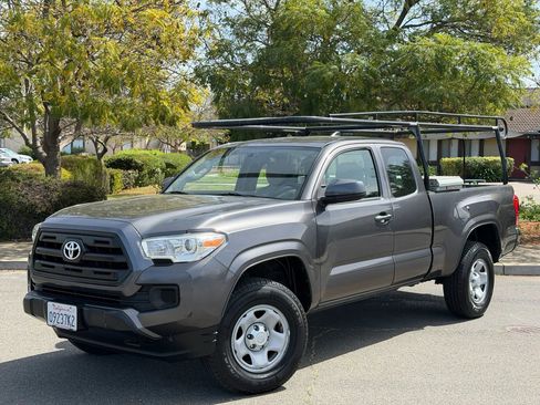 Used 2017 Toyota Tacoma SR w/ SR Convenience Package image 1