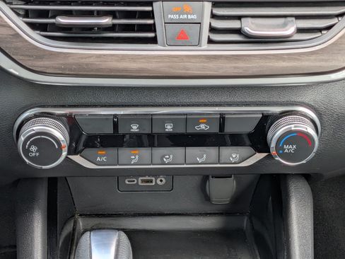 Used 2024 Nissan Altima 2.5 SV FWD image 18