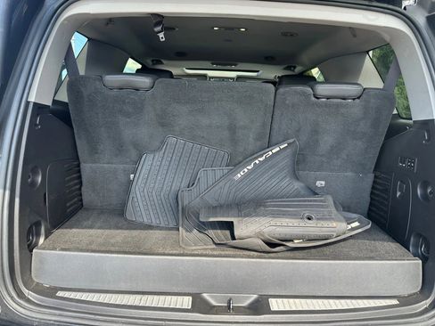 Used 2015 Cadillac Escalade Luxury image 17