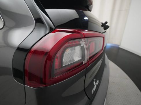 Used 2017 Kia Niro LX FWD image 31