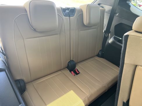 Used 2024 Volkswagen Tiguan SE image 29