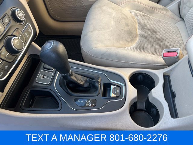 Used 2019 Jeep Cherokee Latitude w/ Cold Weather Group FWD image 27