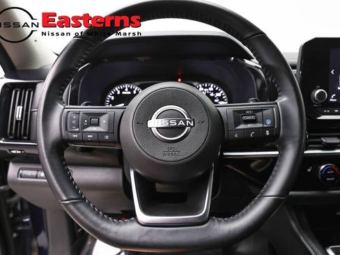 Used 2025 Nissan Pathfinder SV FWD image 10