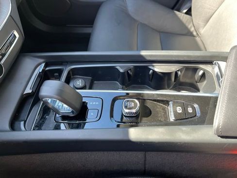 Used 2025 Volvo XC60 B5 Plus image 26