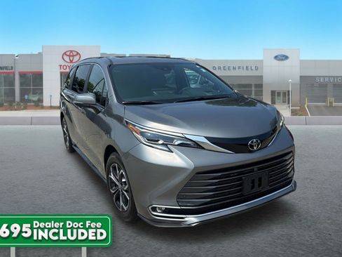 Used 2026 Toyota Sienna Platinum AWD/4WD image 1