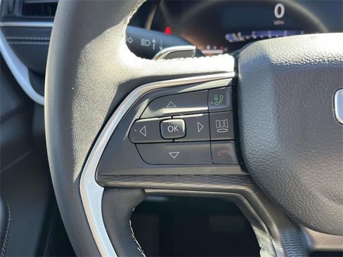 Used 2025 Jeep Grand Cherokee Laredo X image 19