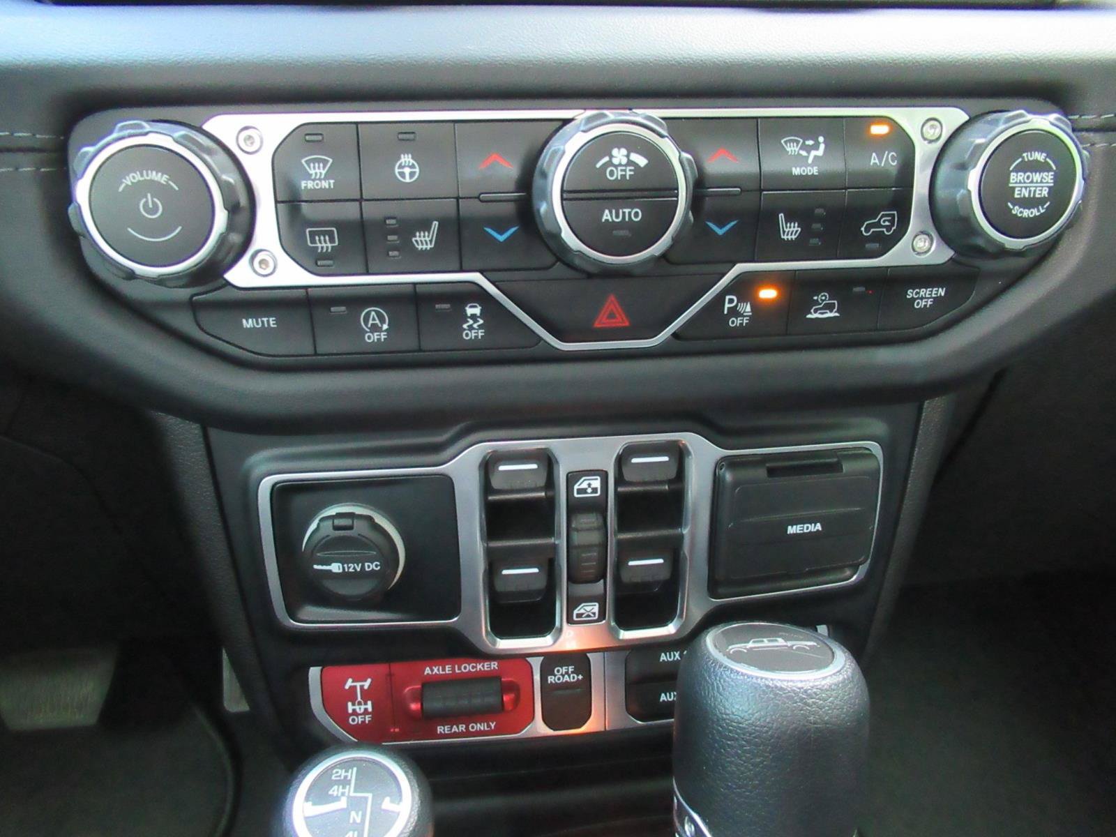 Certified 2024 Jeep Gladiator Mojave w/ Safety Group AWD/4WD image 31