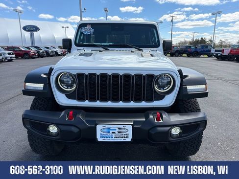 Used 2025 Jeep Wrangler Unlimited Rubicon AWD/4WD image 8