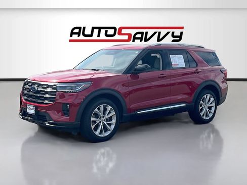 Used 2025 Ford Explorer Platinum w/ Ultimate Package AWD/4WD image 3