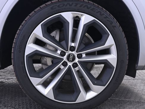 Used 2023 Audi Q5 2.0T Prestige w/ Prestige Package image 14