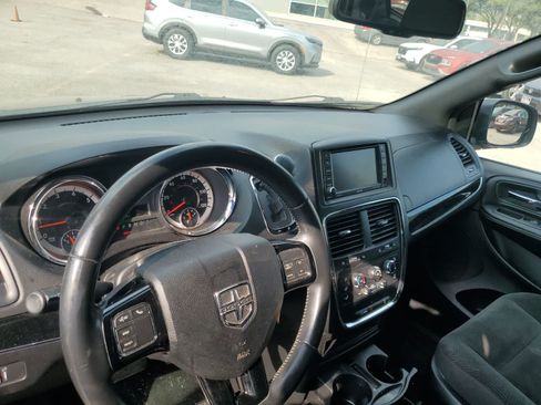 Used 2018 Dodge Grand Caravan SE FWD image 13