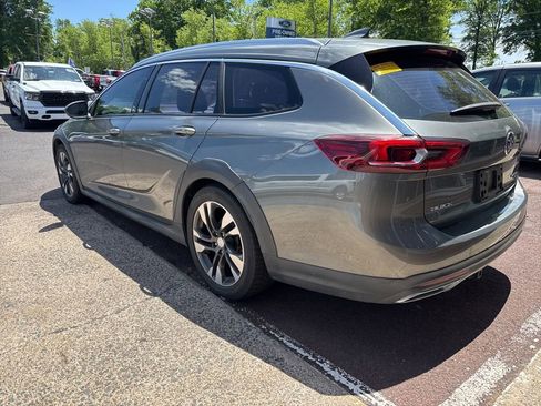 Used 2018 Buick Regal Essence w/ Sights and Sounds Package AWD/4WD image 5