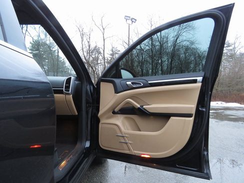 Used 2017 Porsche Cayenne image 12