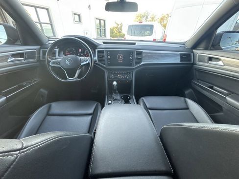 Used 2020 Volkswagen Atlas Cross Sport SE w/ Panoramic Sunroof Package image 25