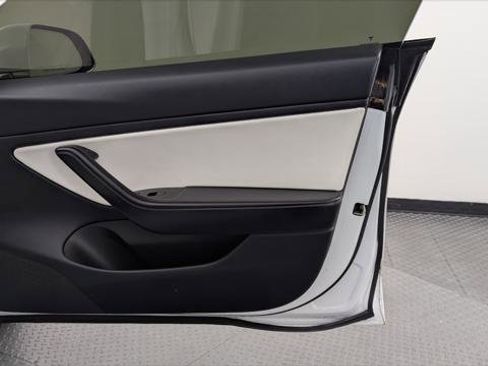 Used 2019 Tesla Model 3 Long Range image 18