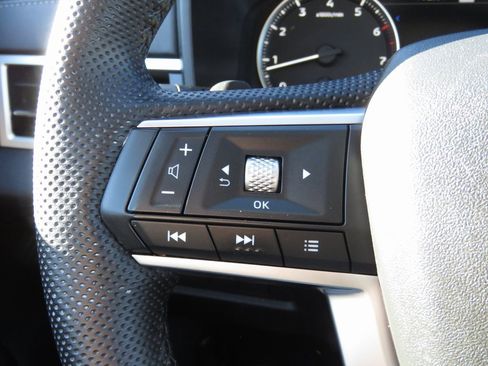 Used 2023 Mitsubishi Outlander SE image 22