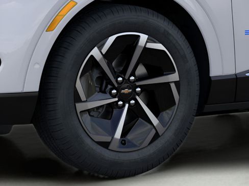 New 2025 Chevrolet Equinox EV LT image 9