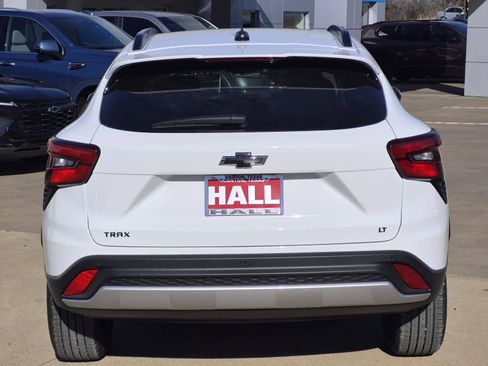 New 2026 Chevrolet Trax LT w/ Sunroof Package image 4