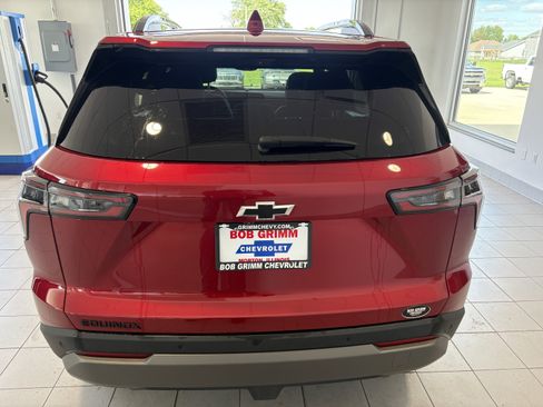 Used 2025 Chevrolet Equinox LT w/ Convenience Package II FWD image 4