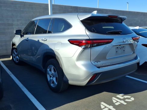 Certified 2020 Toyota Highlander L FWD image 2