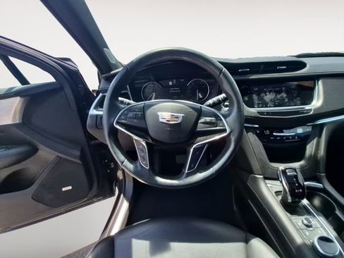 Used 2023 Cadillac XT5 Premium Luxury FWD image 12