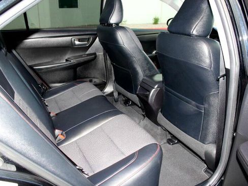 Used 2016 Toyota Camry SE image 15