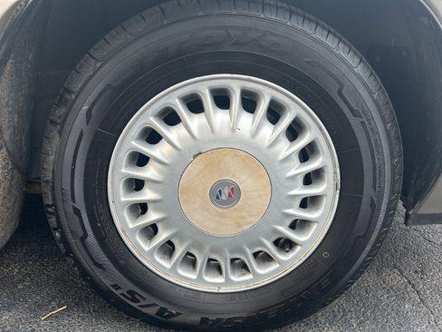 Used 1998 Buick Le Sabre Limited w/ Prestige Opt Pkg image 17