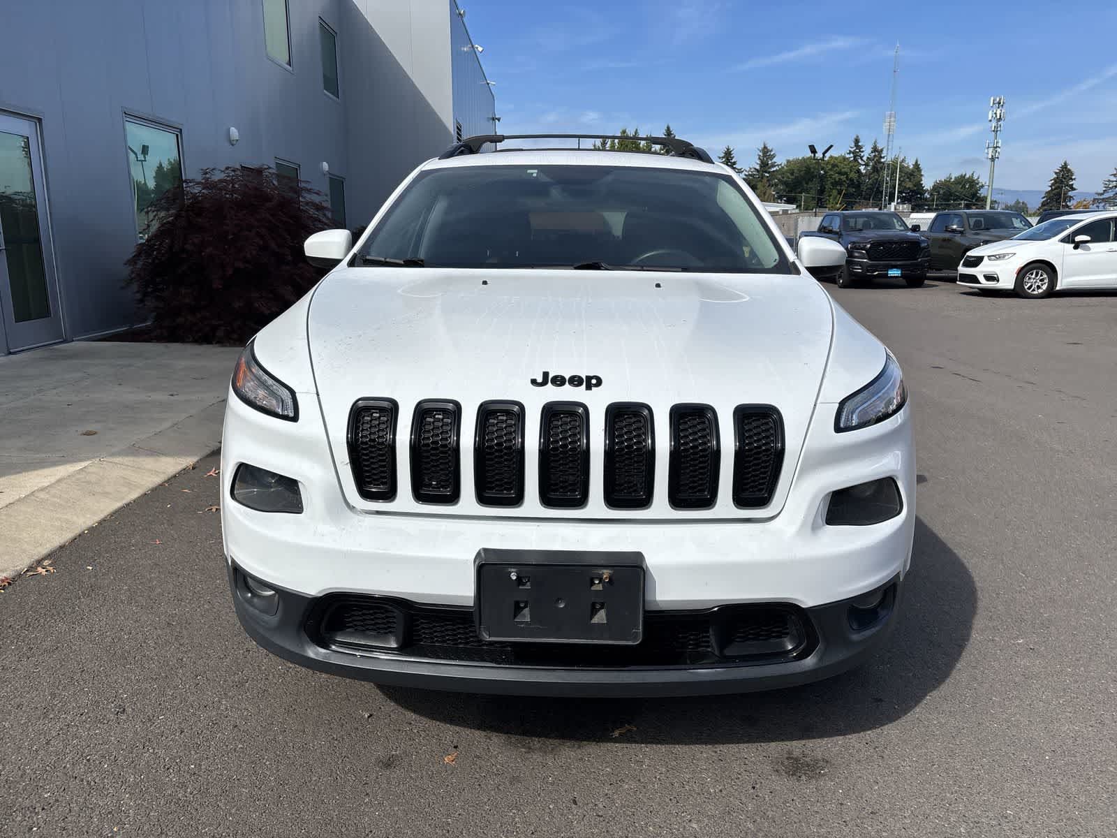 Used 2018 Jeep Cherokee Latitude w/ Altitude Package AWD/4WD image 7