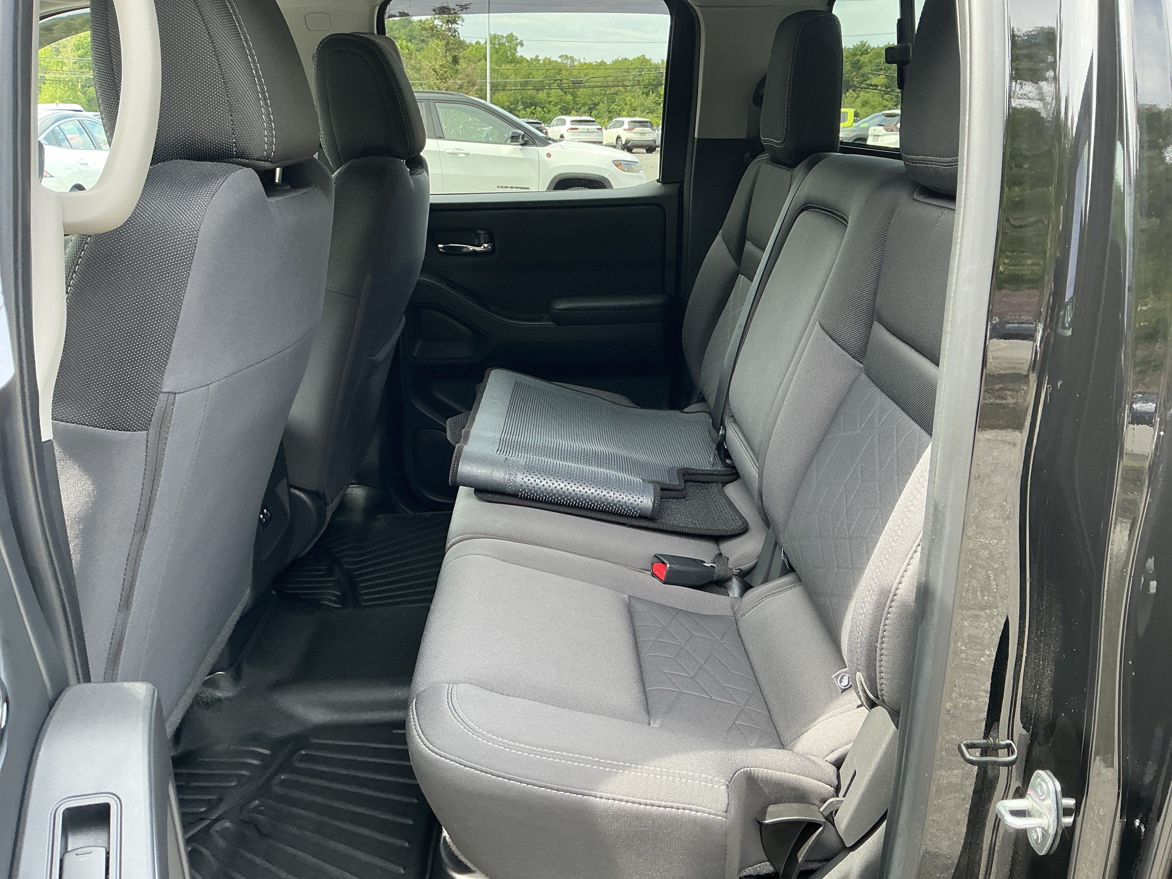 Used 2025 Nissan Frontier SV RWD image 16