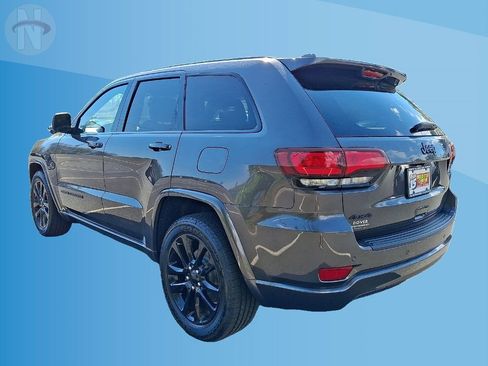 Used 2020 Jeep Grand Cherokee Altitude AWD/4WD image 11