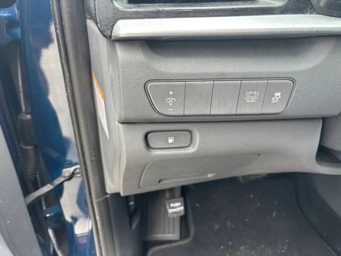 Used 2020 Kia Niro LX FWD image 11