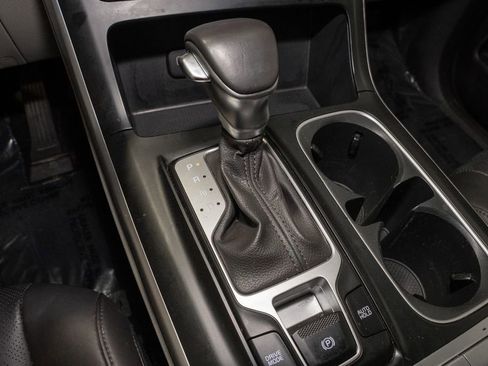 Certified 2024 Kia Carnival LX image 14