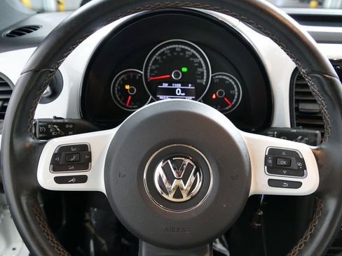 Used 2015 Volkswagen Beetle 1.8T Classic FWD image 10