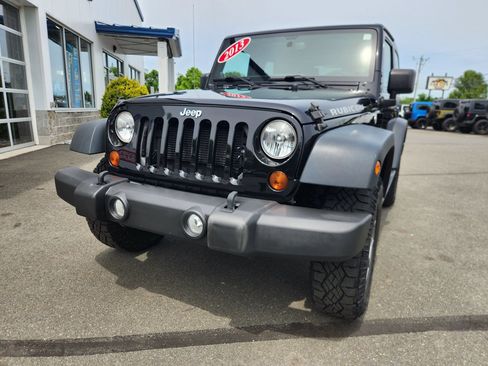 Used 2013 Jeep Wrangler Rubicon w/ Dual Top Group AWD/4WD image 23
