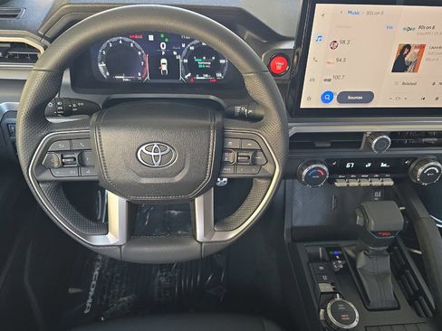 Used 2025 Toyota Tacoma TRD Sport AWD/4WD image 11