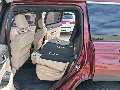 Used 2025 Jeep Grand Cherokee L Limited AWD/4WD image 20