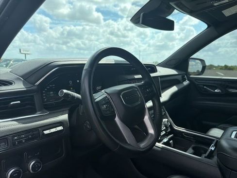 Used 2023 GMC Yukon Denali image 13
