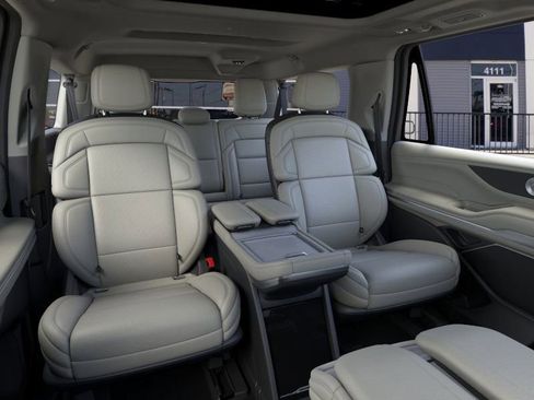 New 2025 Lincoln Navigator L Reserve image 11