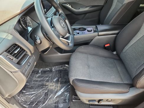 Used 2023 Nissan Rogue SV AWD/4WD image 10