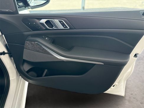 New 2026 BMW X7 M60i w/ Executive Package image 27