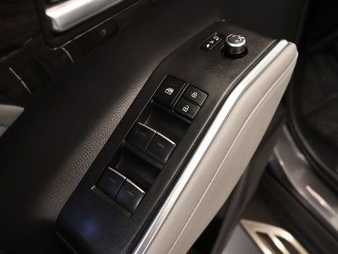 Used 2023 Toyota Highlander Limited AWD/4WD image 10
