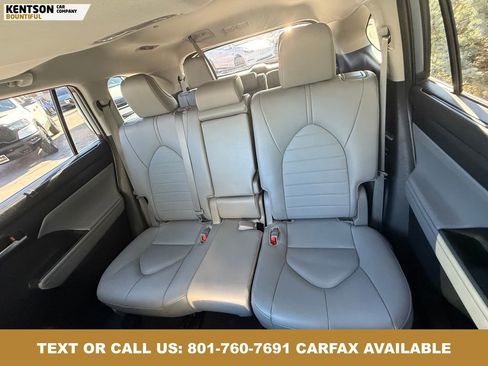 Used 2024 Toyota Highlander XLE AWD/4WD image 33