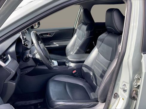 Used 2023 Toyota RAV4 XLE Premium image 7